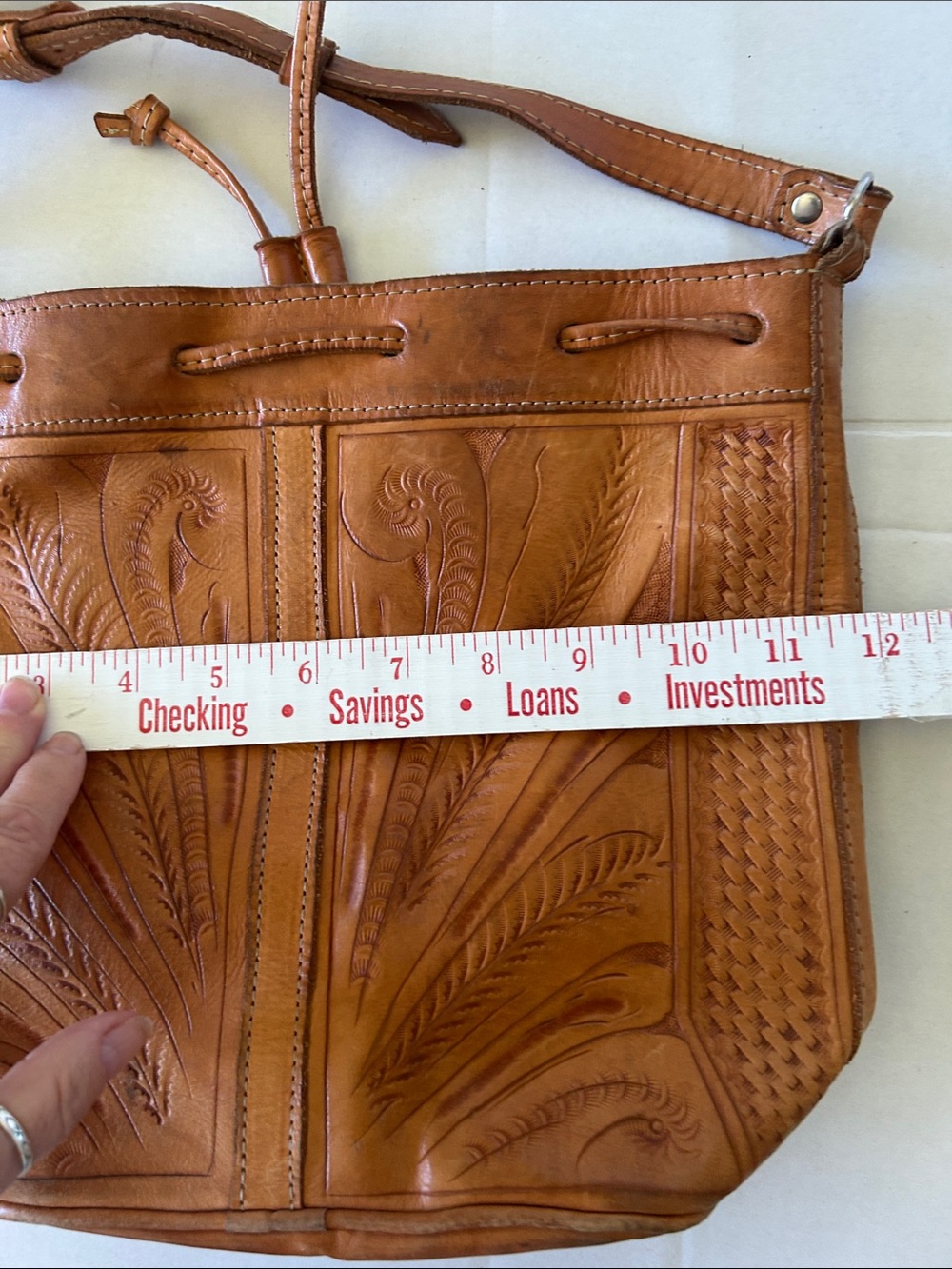 LEATHER DRAWSTRING CROSSBODY BUCKET BAG FEATURING HAND TOOLED FLORAL PATTERNS - Picture 9 of 12